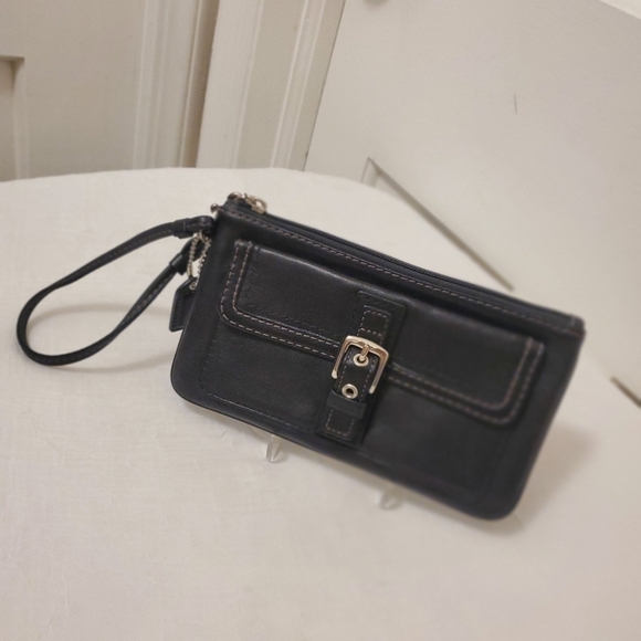 Coach Hampton Black Leather Wristlet - Picture 1 of 9